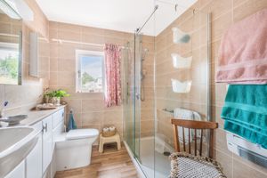 Shower room- click for photo gallery